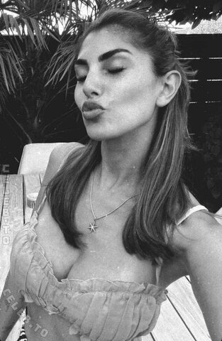 Yeliz Koc nude photo 1
