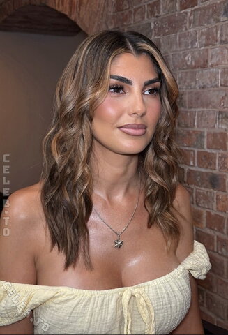 Yeliz Koc – God, she looks hot in the picture 🥵😍