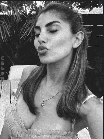 Yeliz Koc nude photo 2