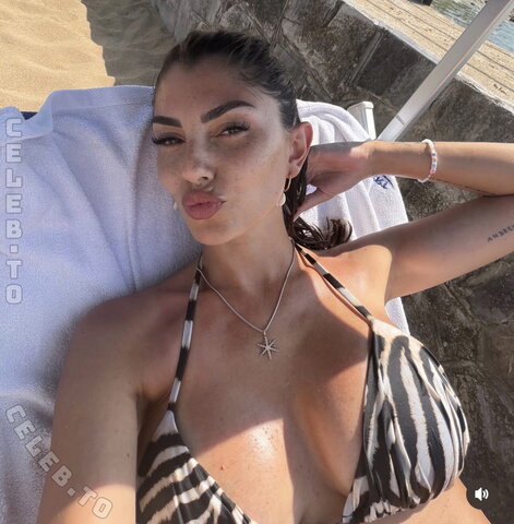Yeliz Koc – Look at this picture pretty face and these absolutely perfect silicone tits😍🥵