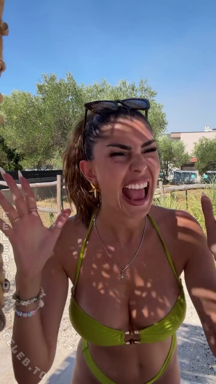 Yeliz Koc nude photo 2