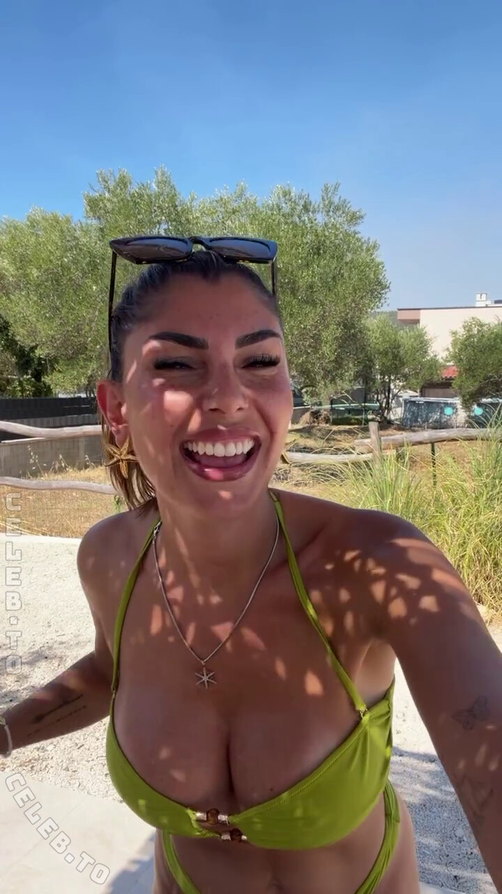 Yeliz Koc nude photo 3
