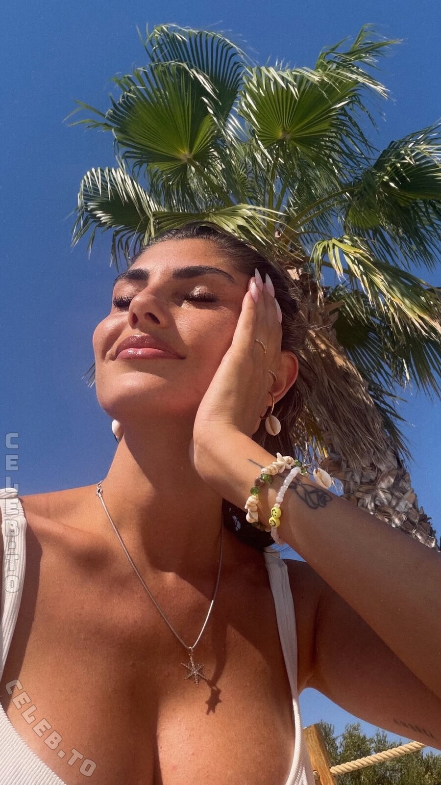 Yeliz Koc nude photo 2