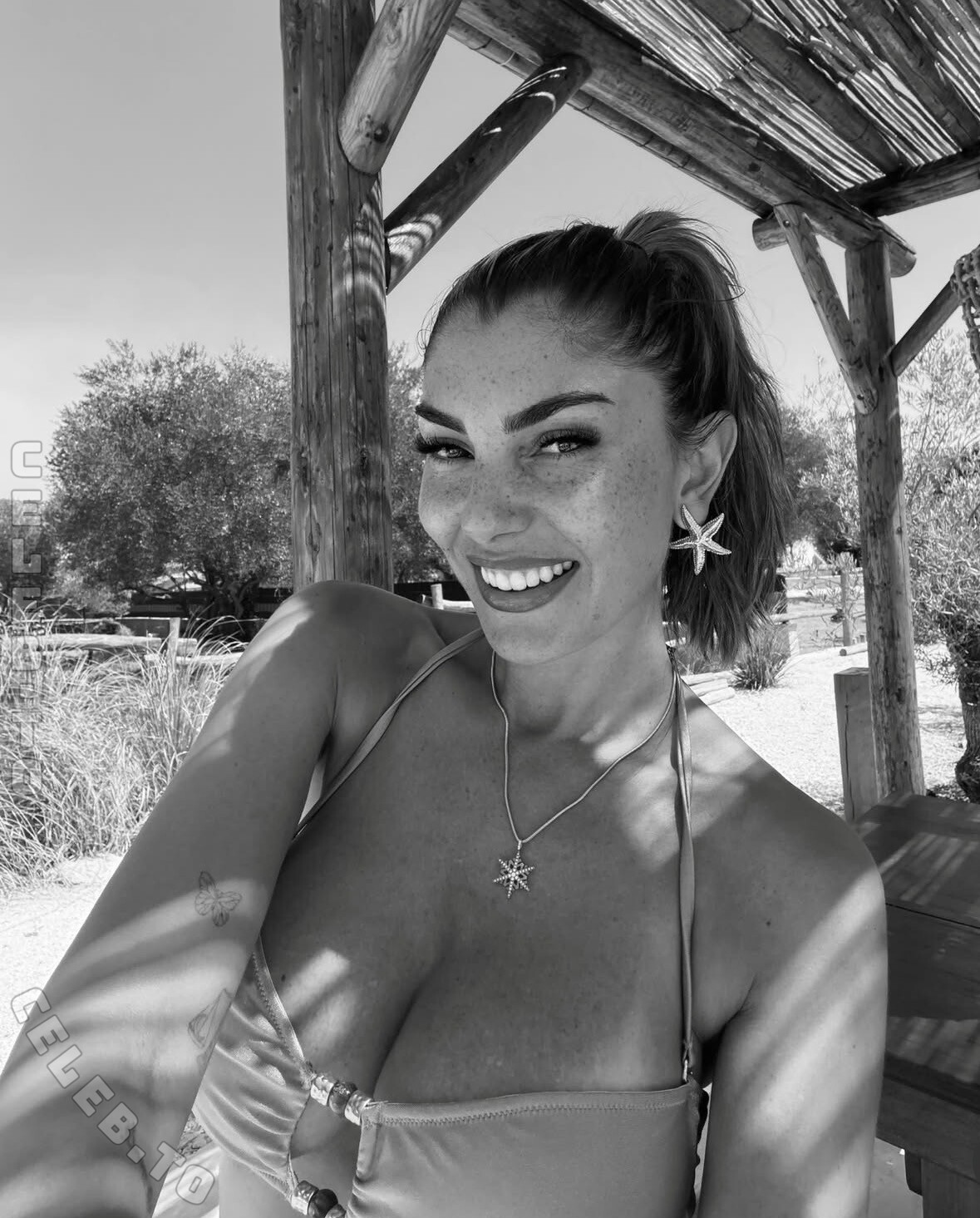 Yeliz Koc nude photo 1