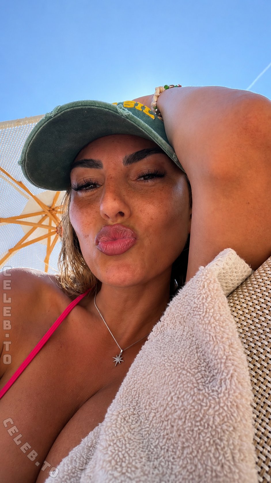 Yeliz Koc nude photo 4