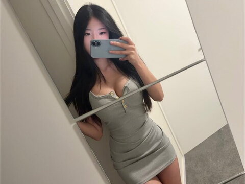 yena nude photo 1