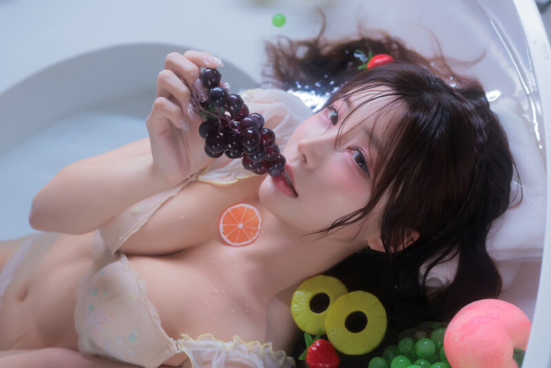 Yeon Yu nude photo 12