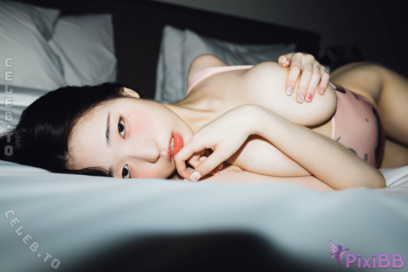 Yeonwoo Lee nude photo 13