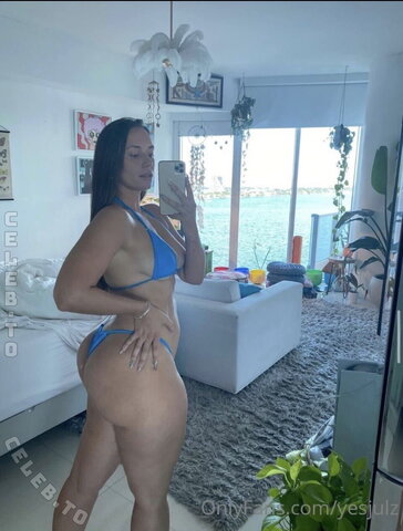 YesJulz nude photo 24