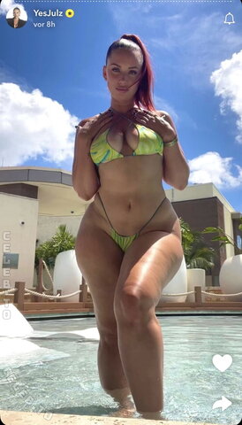 YesJulz nude photo 4
