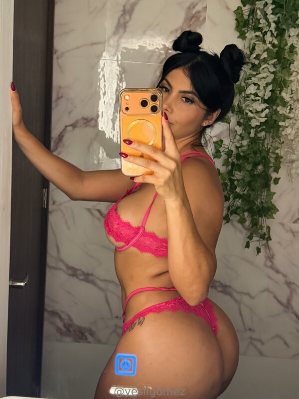 Yesli Gomez nude photo 32