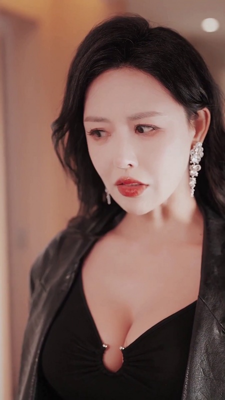 Yi Mo nude photo 5
