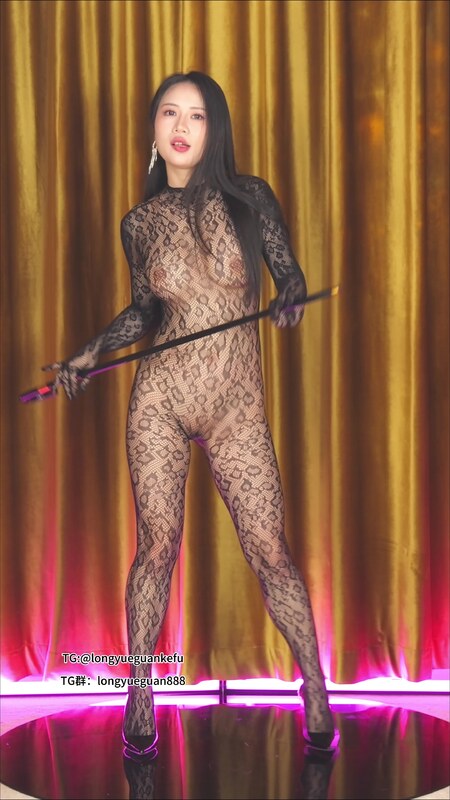 yingxiu.xyz nude photo 4