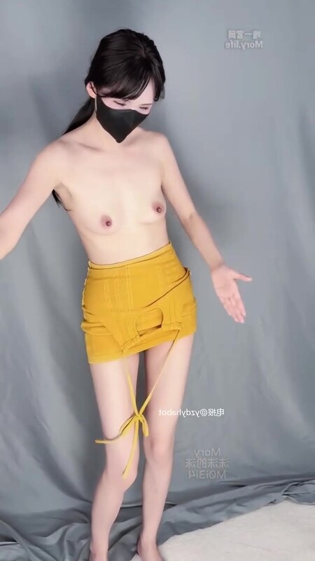 yingxiu.xyz nude photo 1