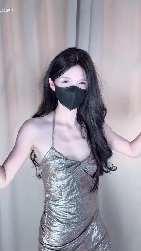 yingxiu.xyz nude photo 5