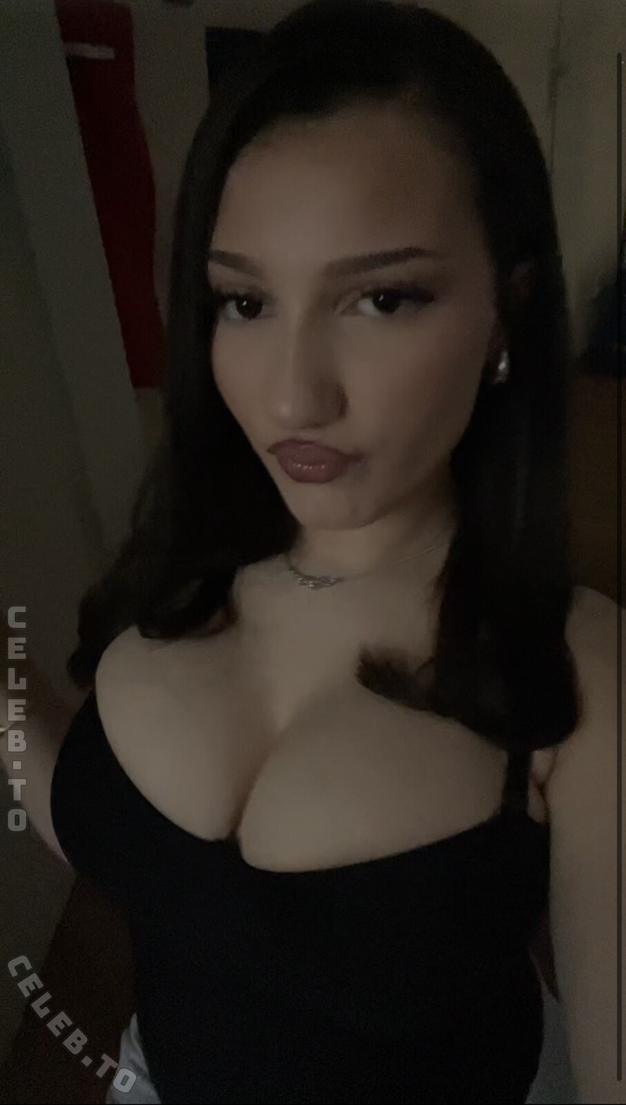 Yisel nude photo 2