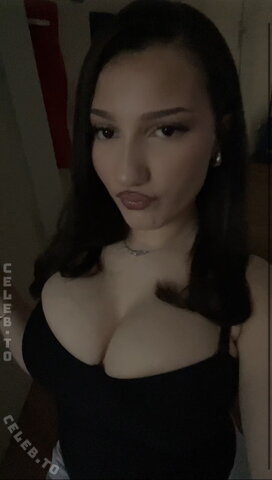 Yisel nude photo 1