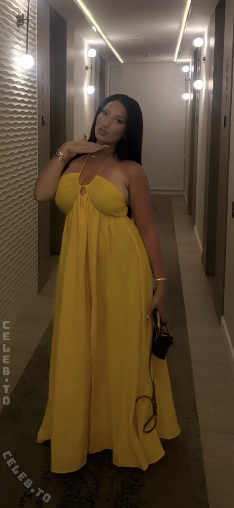 Yisel nude photo 9
