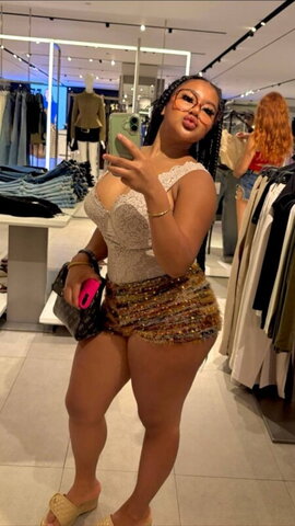 Yoemey nude photo 4