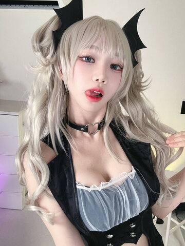 yomicoskr nude photo 17