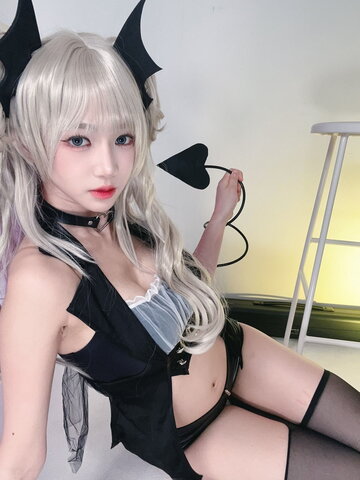 yomicoskr nude photo 9