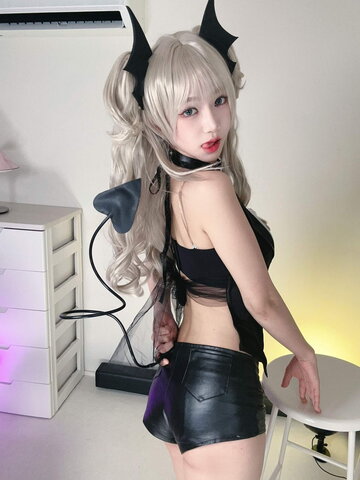 yomicoskr nude photo 8
