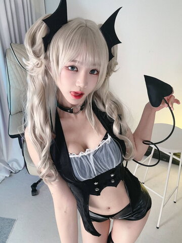 yomicoskr nude photo 7