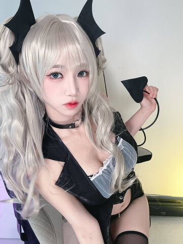 yomicoskr nude photo 6