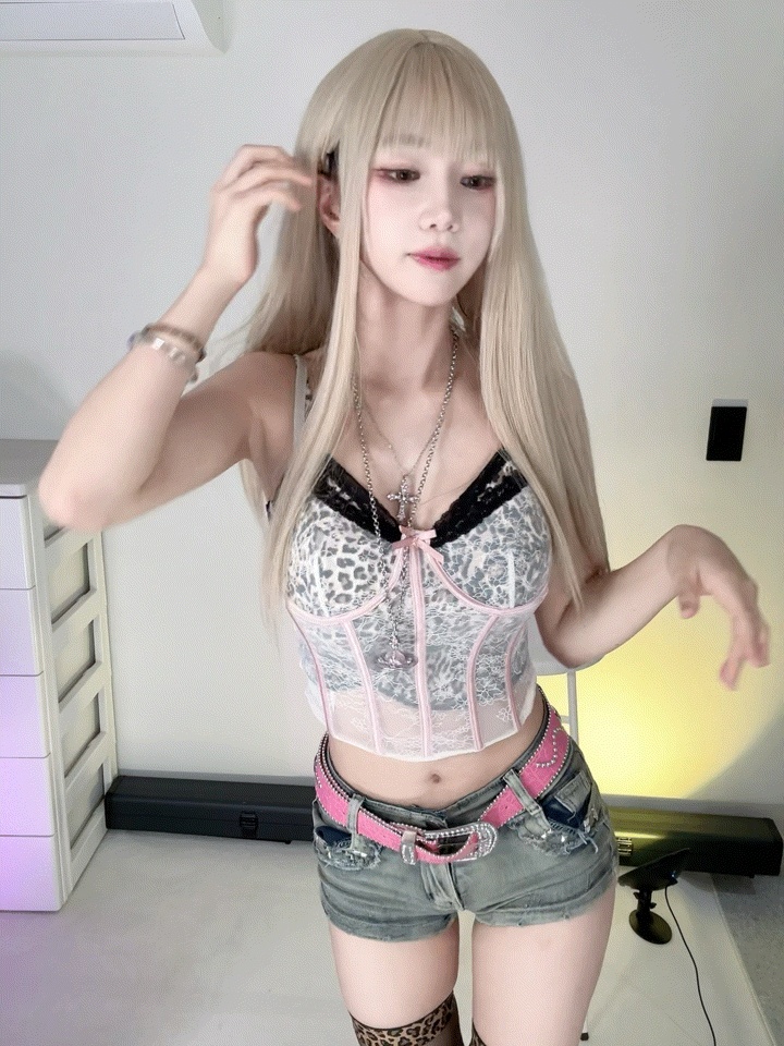 yomicoskr nude photo 14