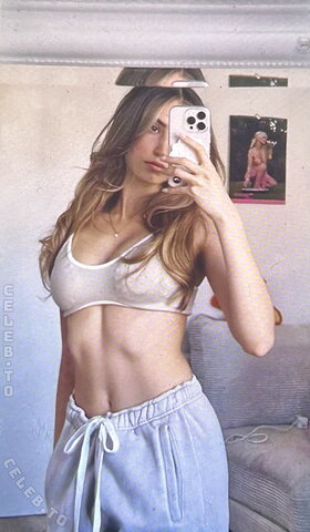 Yonca nude photo 10