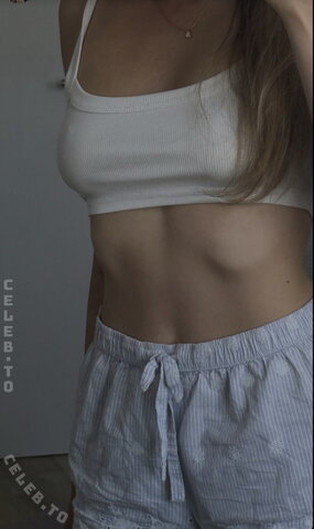 Yonca nude photo 2