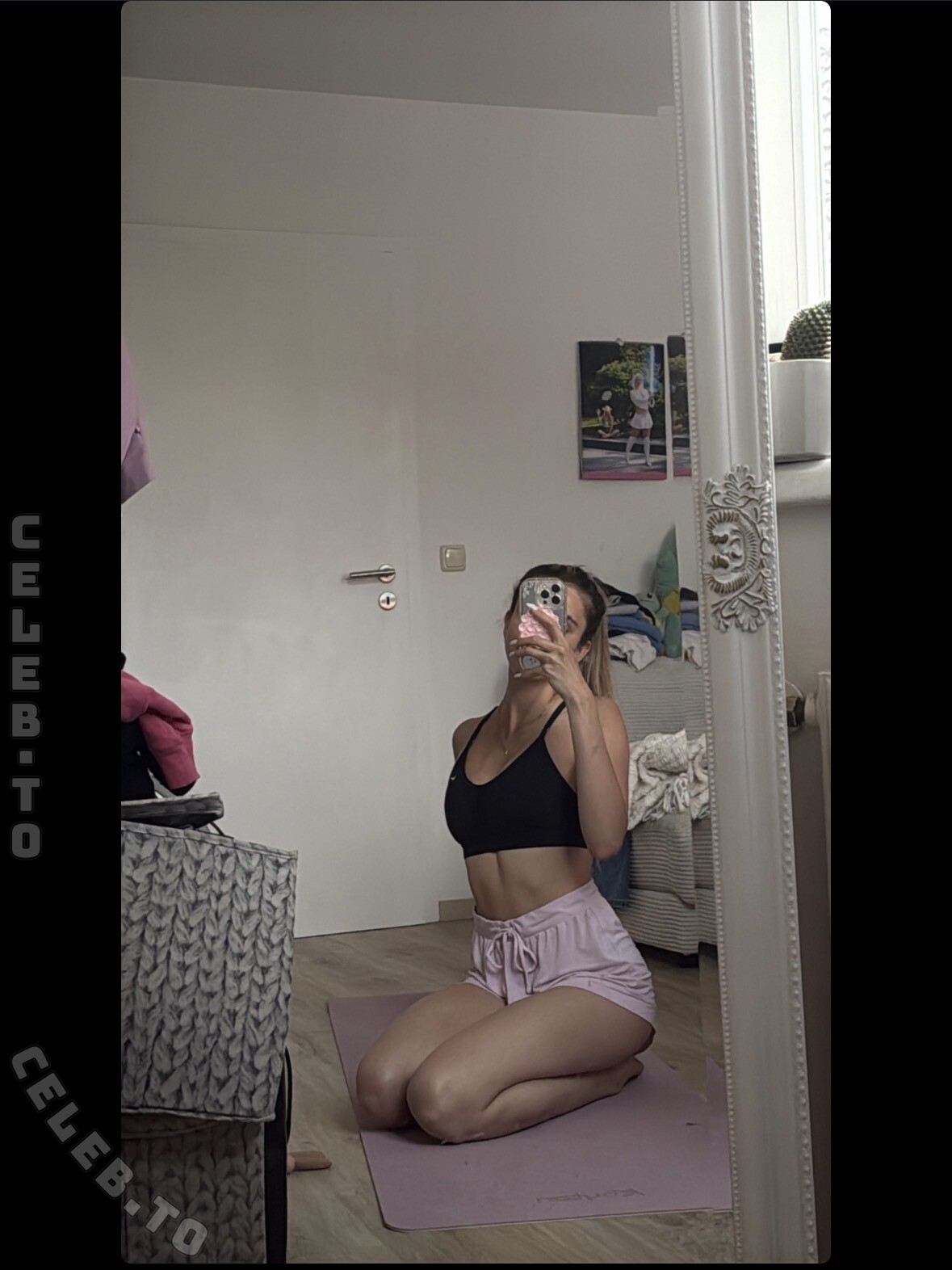 Yonca nude photo 1