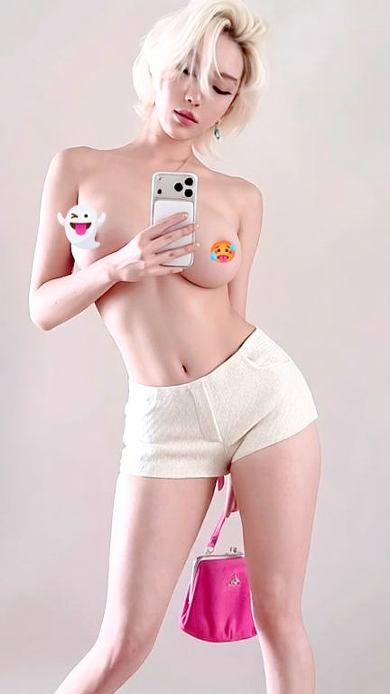 Yoona nude photo 9