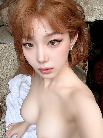 Yoona nude photo 21