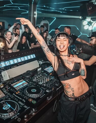 Yoshiko Fresh (24 photos)