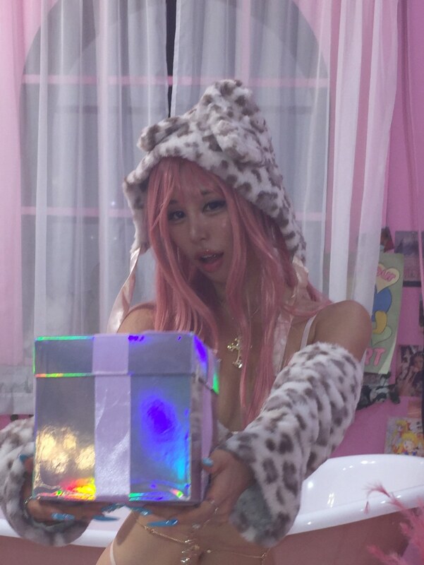 Youha nude photo 4
