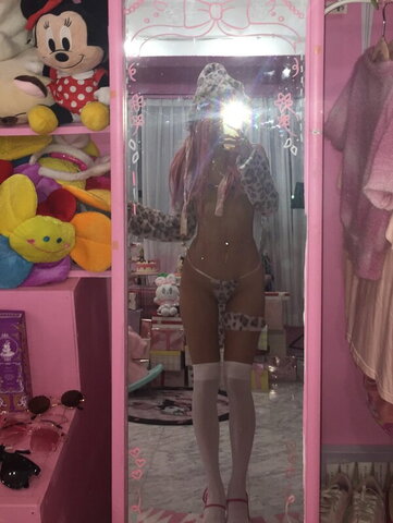 Youha nude photo 14