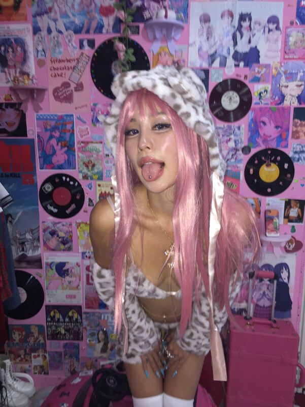 Youha nude photo 8