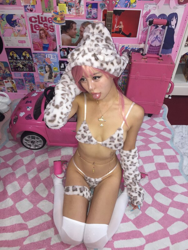 Youha nude photo 9