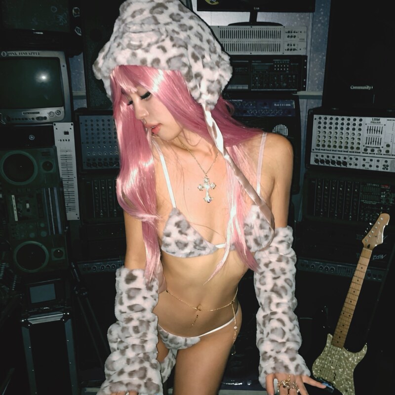 Youha nude photo 3
