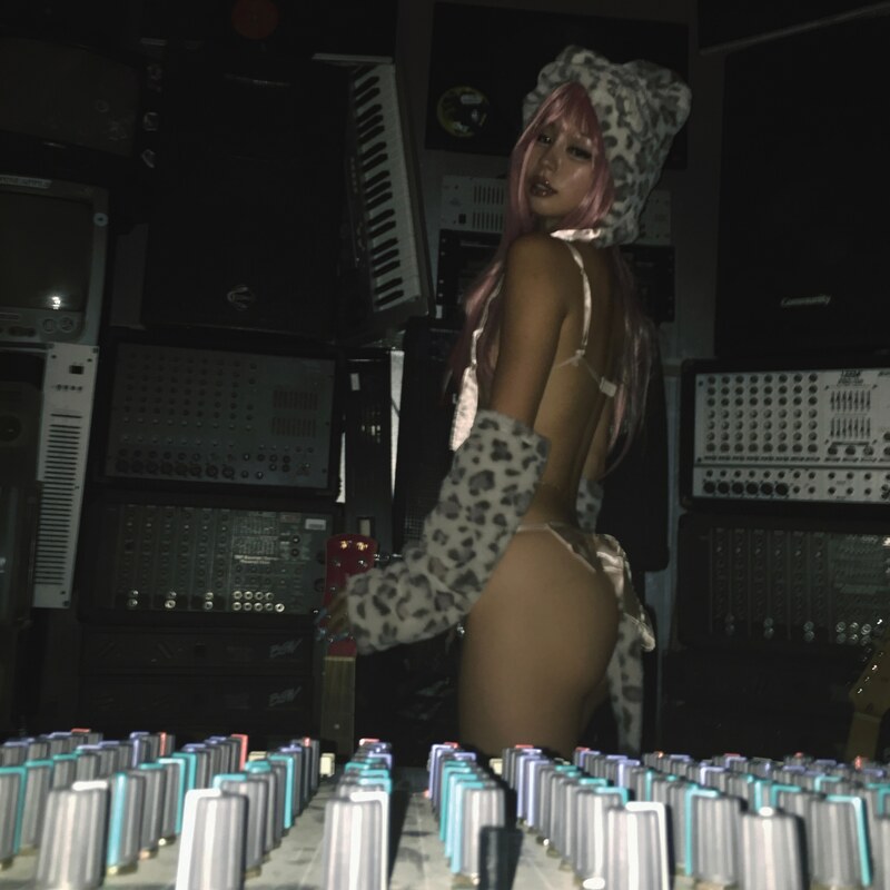 Youha nude photo 5