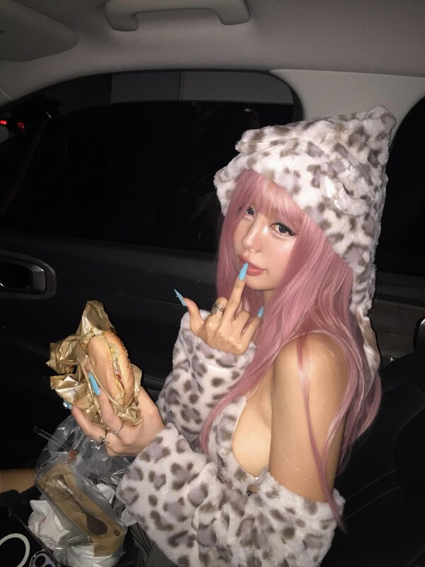 Youha nude photo 3