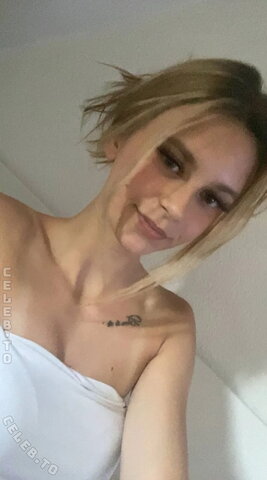 YoungGermanKiki18 nude photo 1