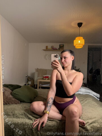 Yourfavxshelly nude photo 11