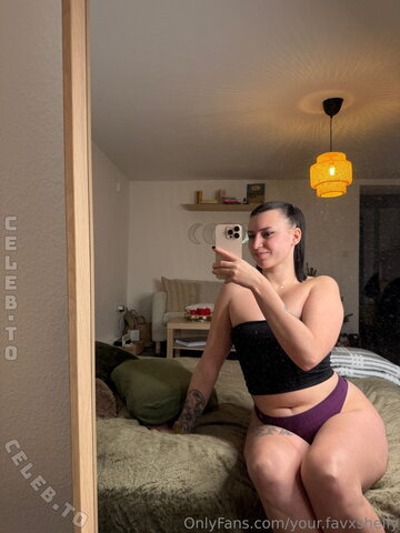 Yourfavxshelly nude photo 13