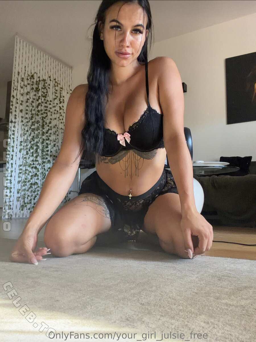 yourgirljulsi nude photo 3