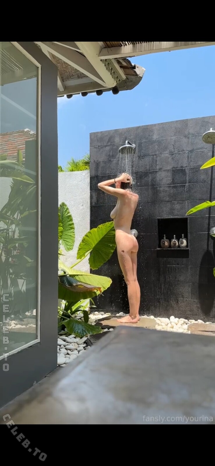 Yourina nude photo 4