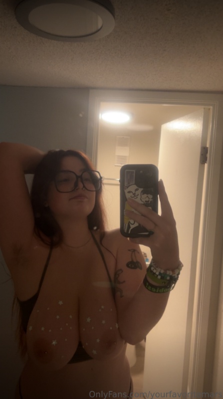 yourmomsmarsbar nude photo 2
