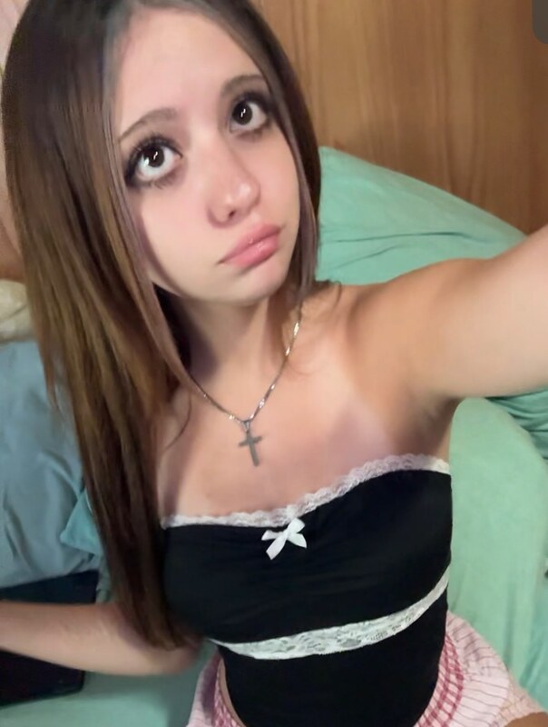 Yousmoke8ths nude photo 1
