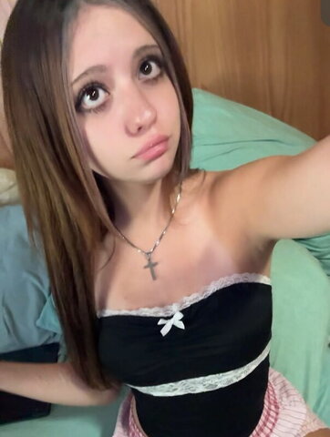 Yousmoke8ths Sexy (4 photos)